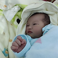 一点点喝奶粉长大