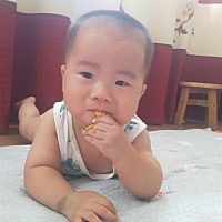 一块纸屑都能吃的津津有味！！佩服！！