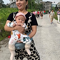 非要宝宝平起睡是个什么意思？难道我说现在宝宝左右交替睡不正确？就在宝宝的睡姿上又产生了矛盾呵呵…...