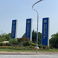 今天七夕有点背，大清早出门去办失业保险金，社区服务机构搬家了，材料也不全，没办成；再去天然气公司...