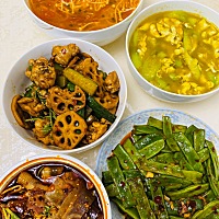 婆婆老家那边最近准备拆迁搬家了，上还有70多岁的爷爷奶奶，我们夫妻俩住的婚房是复式的77 50，两室两厅...