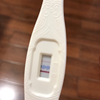 前两天大姨妈感强烈肚子疼，还有一丢丢褐色的分泌物，上次7.31来月经，今天本应该是来大姨妈的日子，但...