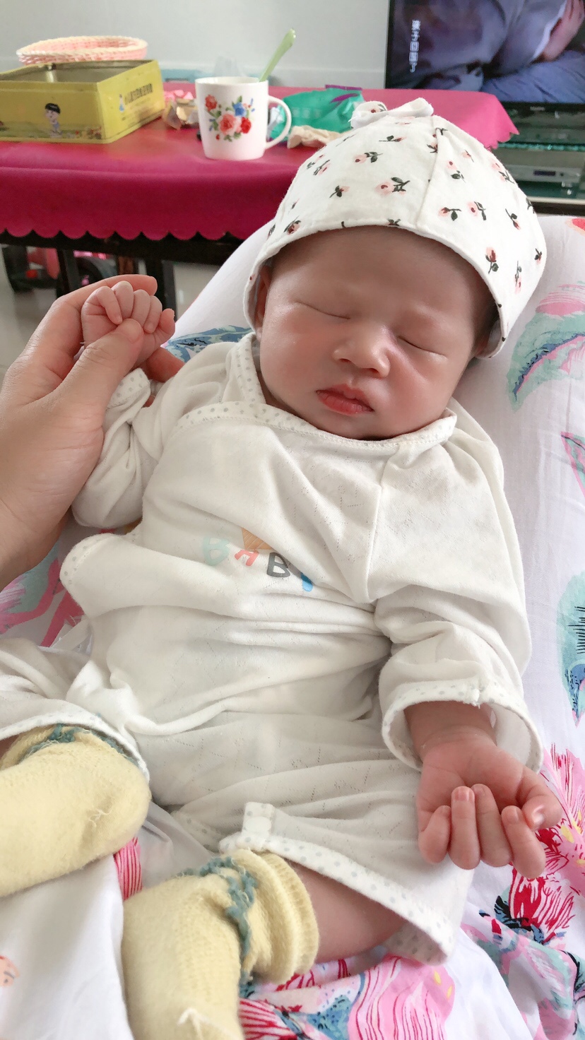 出生13了的甜妞妞。