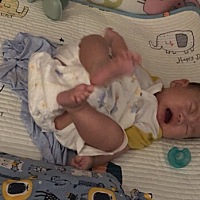 宝宝的脸是六月天