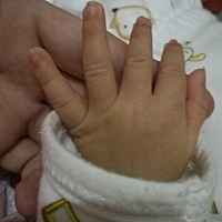 今天是我记录宝宝的日子。宝妈们晚上好。有不懂的地方多像你们请教。这是我满月拍的我女儿照片。一双小...