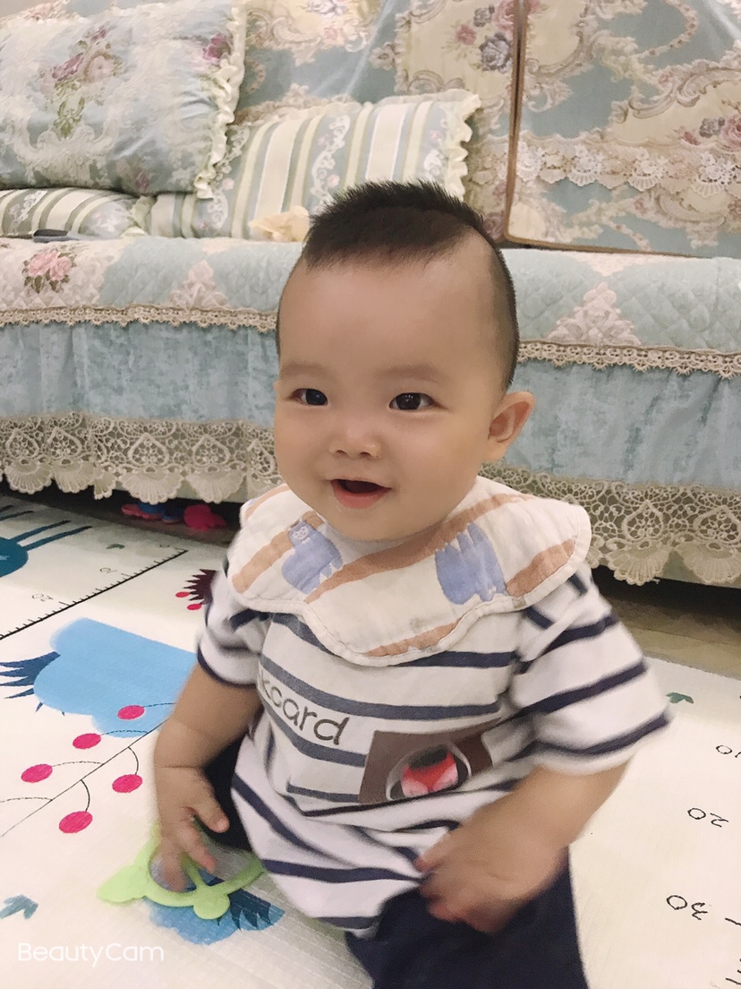 9个月宝宝 调皮捣蛋