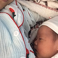 每天你奶奶给你洗，你哭的我心都碎了，带娃都不容易啊