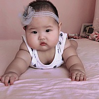 纯母乳喂养的小胖妞