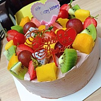 人会长大三次：第一次是在发现自己不是世界中心的时候。第二次是在发现即使再怎么努力，终究还是有些事...