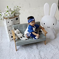 今天是我的一周岁  时间过得好快啊  我已经一周岁啦  今天妈妈来带我拍周岁照片 看我坐在椅子上多舒服  ...