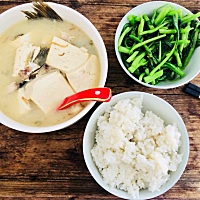 感谢我的家人都这么爱我，为我准备三餐，有汤有肉有菜有饭，给我按摩，让我保持心情舒畅，宝宝很乖，爱...