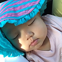 小时候没注意孩子大了之后越来越明显了 睡觉的时候下嘴唇老是嘟着 有的人说是正常的 但是我家宝宝有点地...