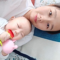 今天小胖子你给妈妈整了一身成年老酸奶啊！这胳膊我都不想要了