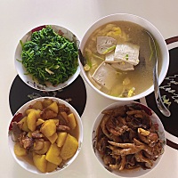 老妈说我都不像坐月子的，哈哈哈😄，我不需要补，我奶水充足，正常吃饭就可以了，俗称“饭奶”，一日...