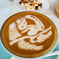 今天有个曾经的下属问我，你们今天三个人聚餐的主题是什么🤔我一下子懵了，然后想了想回复她：今天的...