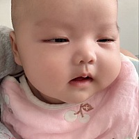 纯母乳喂养的宝宝抵抗力好呢。月子里按照表妹给的月子食谱吃，整个月子简直是种享受，营养全面，宝宝母...