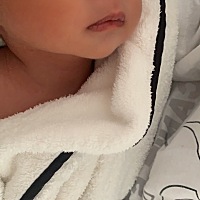 13天了 宝宝睡觉会抖一下很害怕的样子正常吗。 请教一下有经验的宝妈们