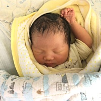 回家坐月子去了，在医院太难在很咯