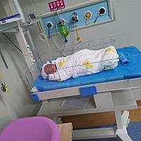 38 3顺产生的男宝，前壁下怀，孕早期吐的死去活来，喜欢吃甜食和辣的，酸儿辣女不准确。下午四点多发作...