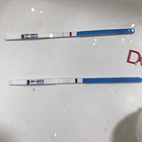 连续四天测的 上面都不是晨尿测的 最后一个是晨尿测的 颜色也来越浅 今天去医院检查 医生不确定我有没有...