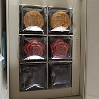 一个人一个大房间，里面三张床。我睡中间，家属睡靠窗户的床。两个人很爽却因为新环境睡的比较晚。夜里...