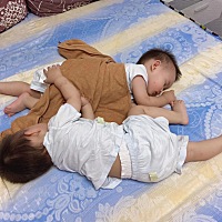 好久没来写点啥，纪念下宝贝们一天没有给她们喝母乳啦，决定断奶了哦，宝贝们还算棒棒，不给喝也可以，...