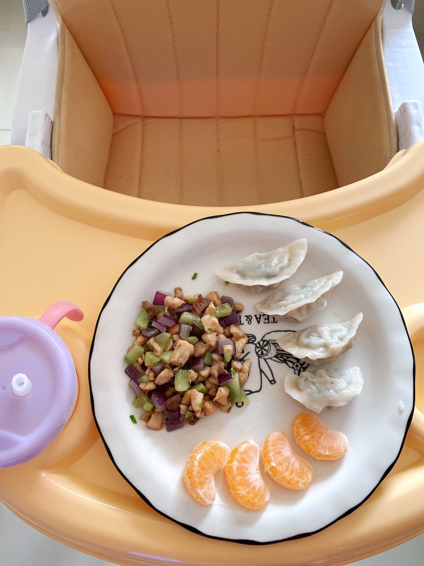 素馅饺子 洋葱丝瓜鸡丁 柑橘