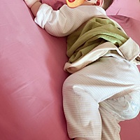 为啥宝宝都喜欢趴着睡呢