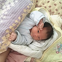 月了那么久了，我才吃了两个鸡，煮过两顿排骨，我才吃了一顿，平时都是吃白菜和稀饭的，我感觉我吃不下...