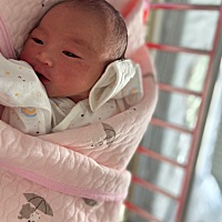 小女孩，6.3斤，顺产有撕裂