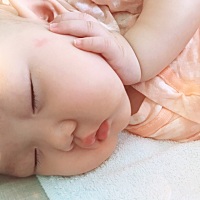 百天的艺术照定了还没顾得上照就五个月了，那就等半岁照吧，哈哈😄