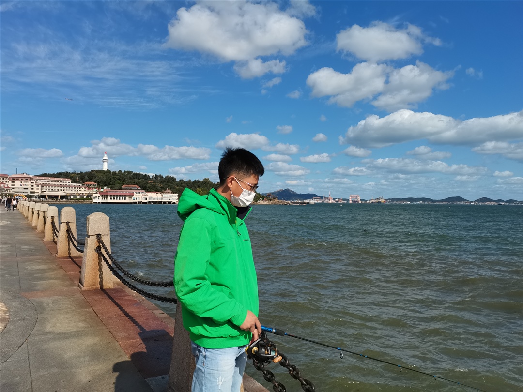 走哪里都不忘带渔具的爸爸
