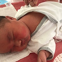 9.25下午14.22刨女包、9斤、整个肉乎乎的、前两天照蓝光了、心疼坏了、下午就可以接回家了、我好想你我...