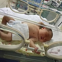 39 3剖腹产，女宝一枚，6斤六两，喜欢到不能够，愿所有孕妈都能好孕，健康生产