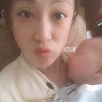 白天忙学校，晚上看儿子，感觉自己已经成了钢铁侠，都忘了我不仅是个妈妈，我还是个女生，我也想小鸟依...