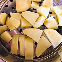 继一周纯米糊添加之后，老母亲的心有种迫不及待想要知道女儿添加得食材是否爱吃，吃的开心呢～ 所以，正...