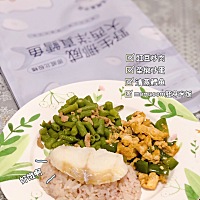 10月辅食打卡Day5 今天以绿色清淡为主，鳕鱼用了真鳕鱼，虽然口感会粗一些，但补充DHA的同时，汞风险低...