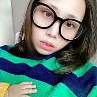 虽然当妈了但是我还是依旧像以前一样，该打扮打扮该化妆化妆，女人千万不能因为生了孩子把自己放弃了，...