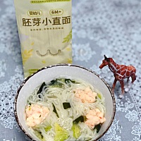 10月辅食打卡Day7 虾肉做成虾滑口感更鲜嫩，胚芽面特别添加小麦胚芽，富含蛋白质，维生素及亚油酸，小碗...