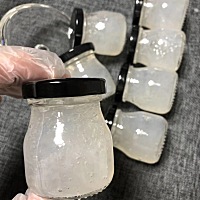 干燕窝：冰箱冷藏（保鲜层）或放置​阴凉干燥处，避免☀直射，可存放3⃣年 即食燕窝：冰箱冷藏（保鲜层...