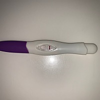 这是怀孕了吗？月经推迟一天测的，但是这两天肚子超级痛