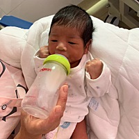 男宝、开始看小家伙觉得有点黑丑黑丑的、不用担心养两个月就好了