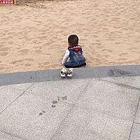 第二次去沙滩玩，买了铲铲等装备，好好玩