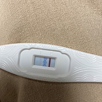 验孕棒测出两条杠，今天医院验出阴性，这是为什呀
