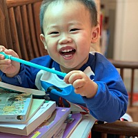 玩个笔也这么乐呵乐呵的