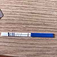 月经过了五天了测出来这样，是怀了吗？如果是怀了怎么都过了五天了还这么浅是不是有什么问题