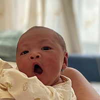 你25天，我25岁，我终于慢慢的喜欢上你了，一开始我还接受不了你出生的事实，我还没和你爸爸过够2人世界...