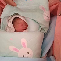 阳历10.24 阴历9.8 剖腹女宝宝一枚      十人见十人说男孩 肚子小 又尖 自己做梦生了女宝 家人说梦是反...