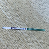姨妈推迟三天 前几天小腹疼 有时候左边 有时候中间 像来大姨妈那种感觉 然后就是胸疼 怕冷 嗜睡 …其它...