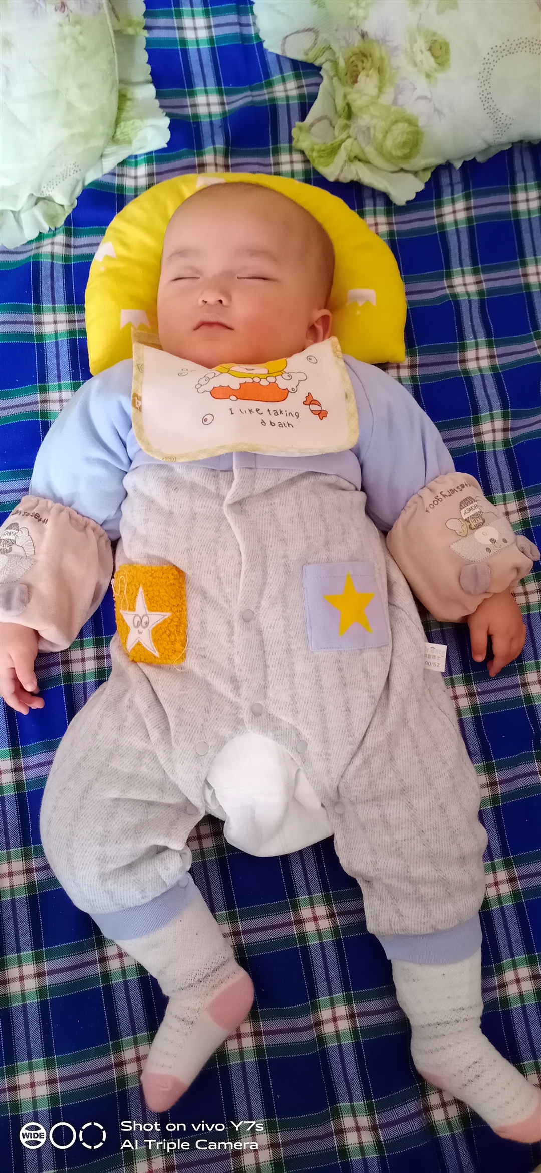 睡觉的动做好可爱